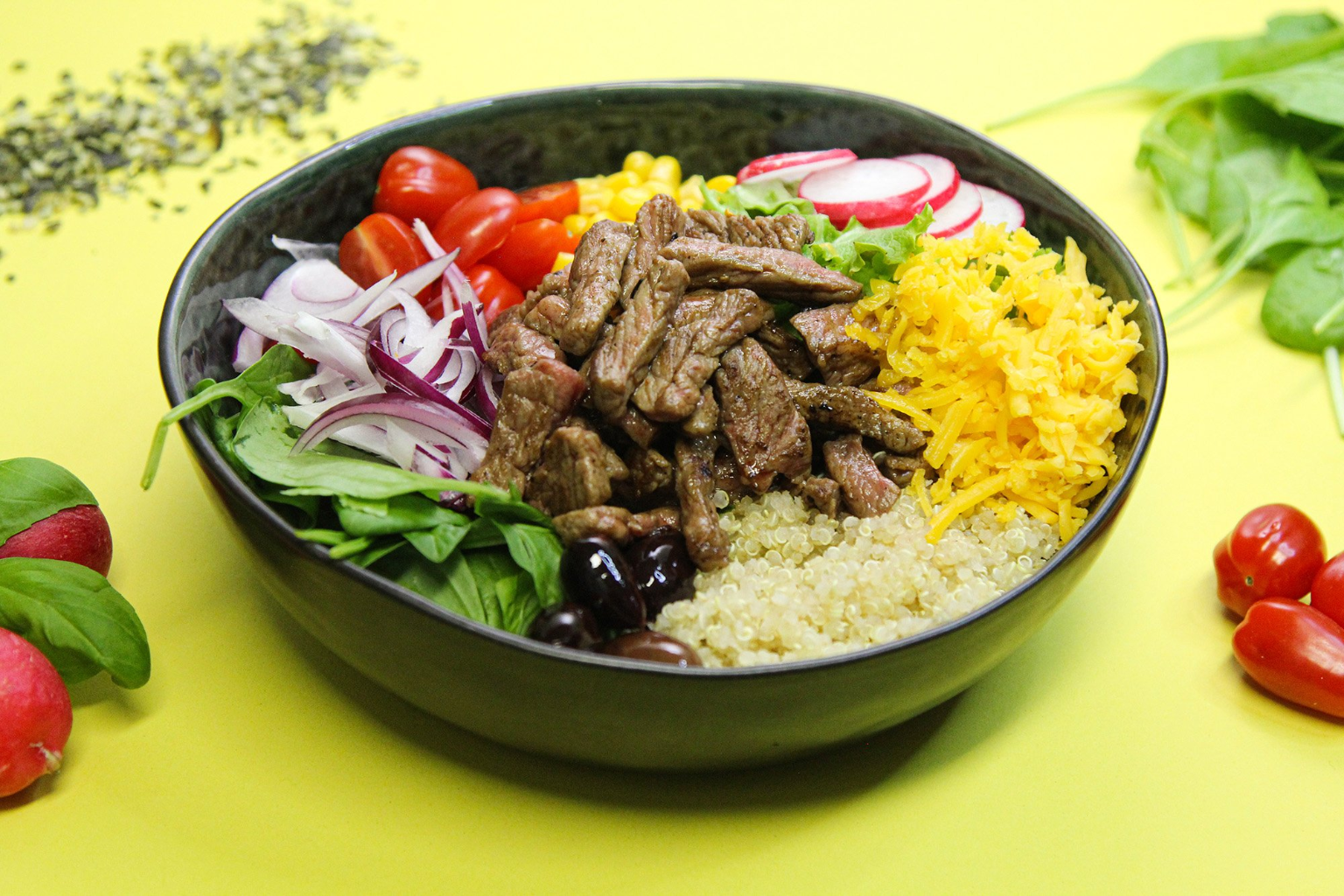 Ramsteak burrito bowl s kvinojom